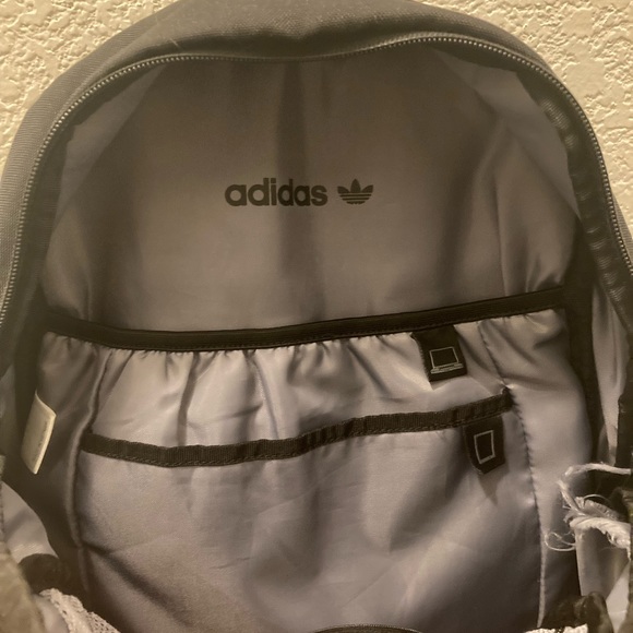 USED BLACK ADIDAS BACKPACK - Picture 4 of 4
